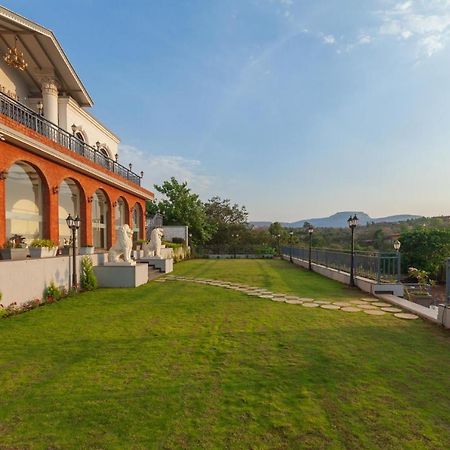 Bellevue Palace By Stayvista - Lavish Abode With A Pool, Landscaped Lawn, Gazebo & Adventure Activities Nashik Ngoại thất bức ảnh