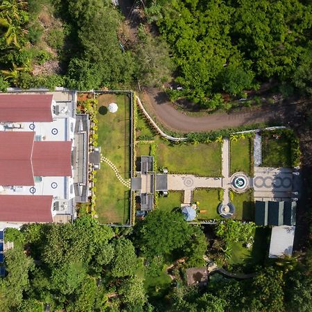 Bellevue Palace By Stayvista - Lavish Abode With A Pool, Landscaped Lawn, Gazebo & Adventure Activities Nashik Ngoại thất bức ảnh