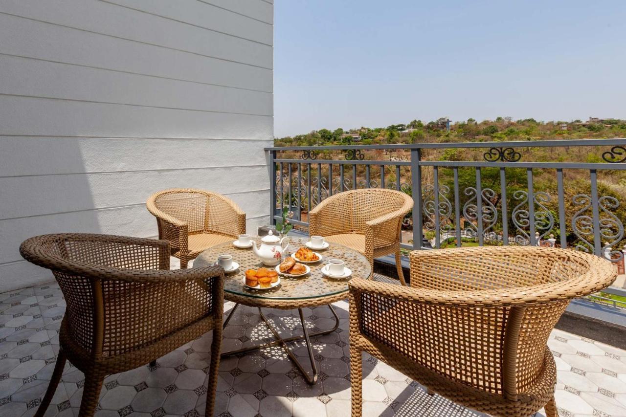 Bellevue Palace By Stayvista - Lavish Abode With A Pool, Landscaped Lawn, Gazebo & Adventure Activities Nashik Ngoại thất bức ảnh