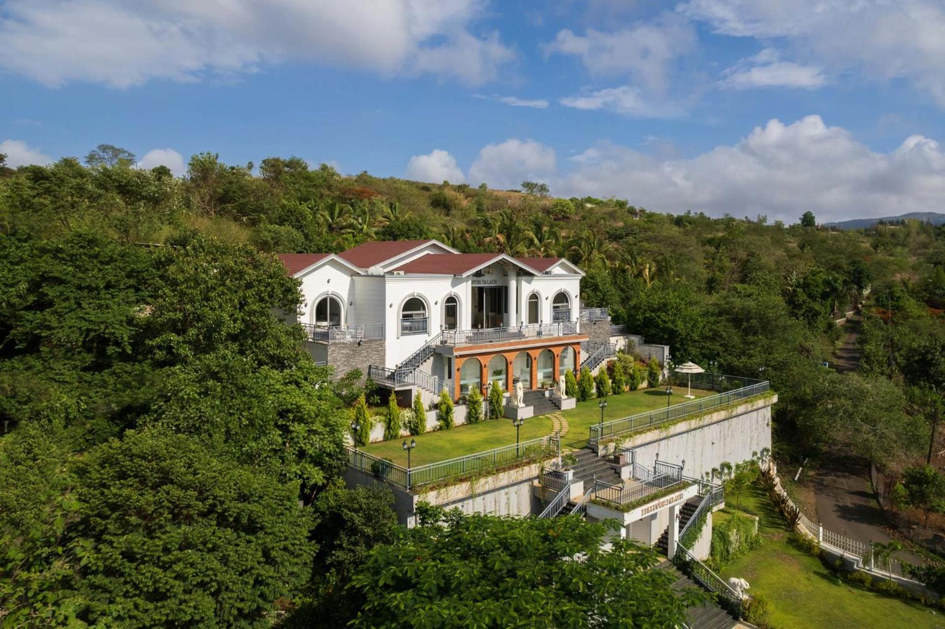 Bellevue Palace By Stayvista - Lavish Abode With A Pool, Landscaped Lawn, Gazebo & Adventure Activities Nashik Ngoại thất bức ảnh
